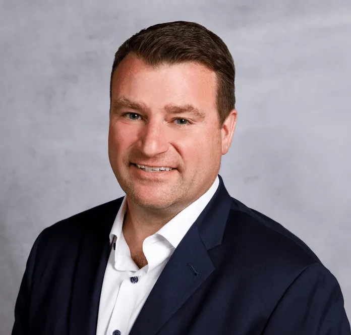 a head shot of Alex Zarycki
