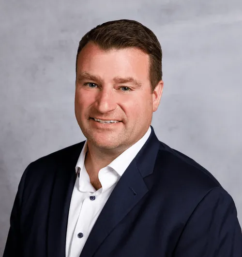 a head shot of Alex Zarycki