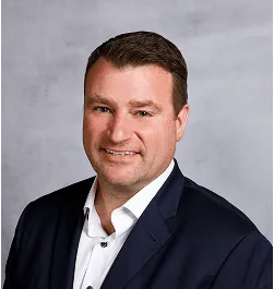 a head shot of Alex Zarycki