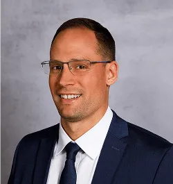 a head shot of Charlie Kamen