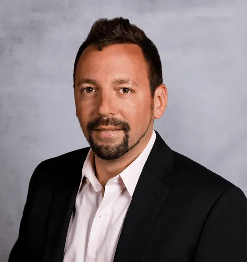 a head shot of Jonathan Schauer